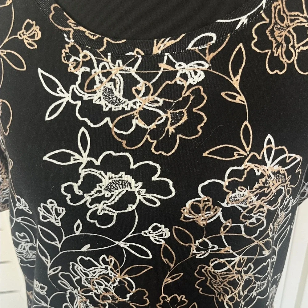 Chico's Black Short-Sleeve Floral Outline Tee Top Sz 1 - Picture 2 of 12